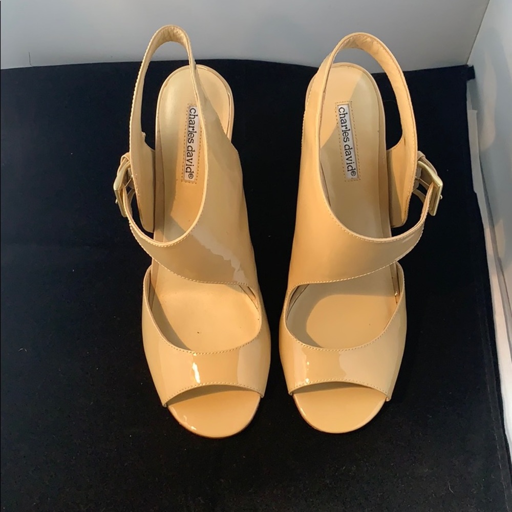 Charles David tan patent leather pumps